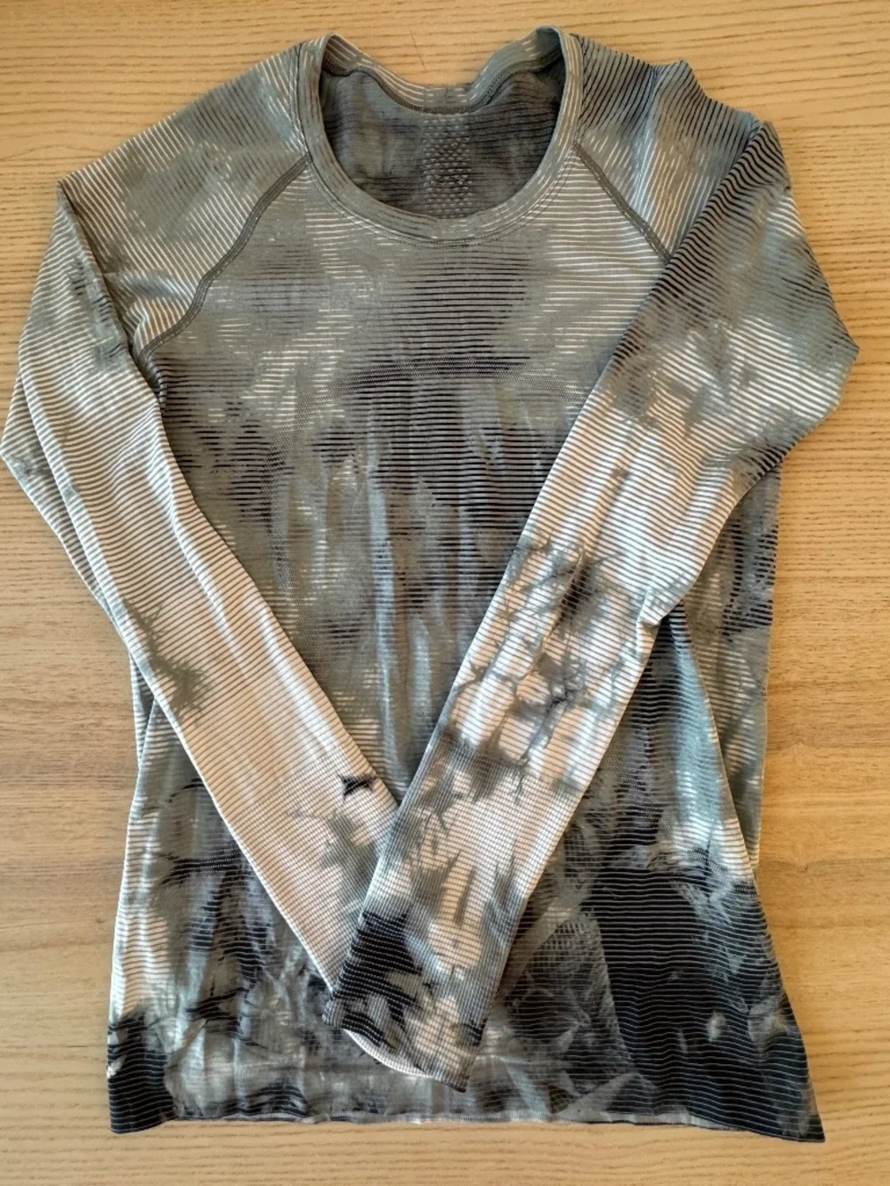 lululemon athletica Long Sleeve Striped Tie-Dye Top in Black and Gray